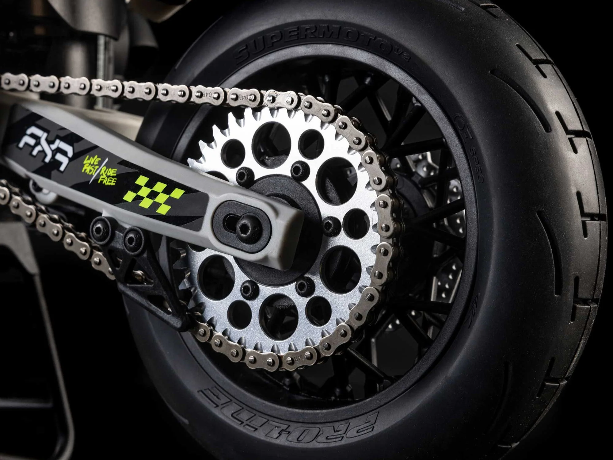 1/4 Promoto-SM FXR Supermoto Motorcycle RTR Basic - LOS2272 - Image 12