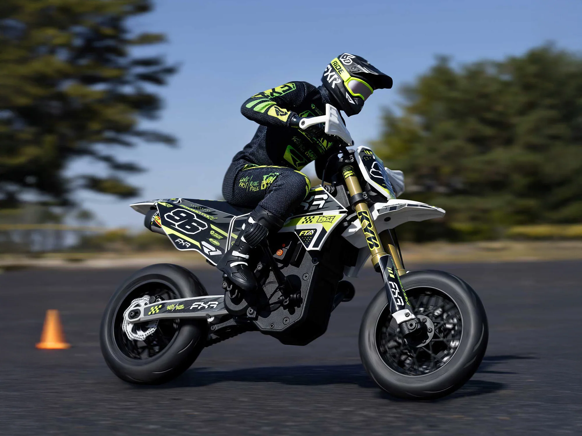 1/4 Promoto-SM FXR Supermoto Motorcycle RTR Basic - LOS2272 - Image 15