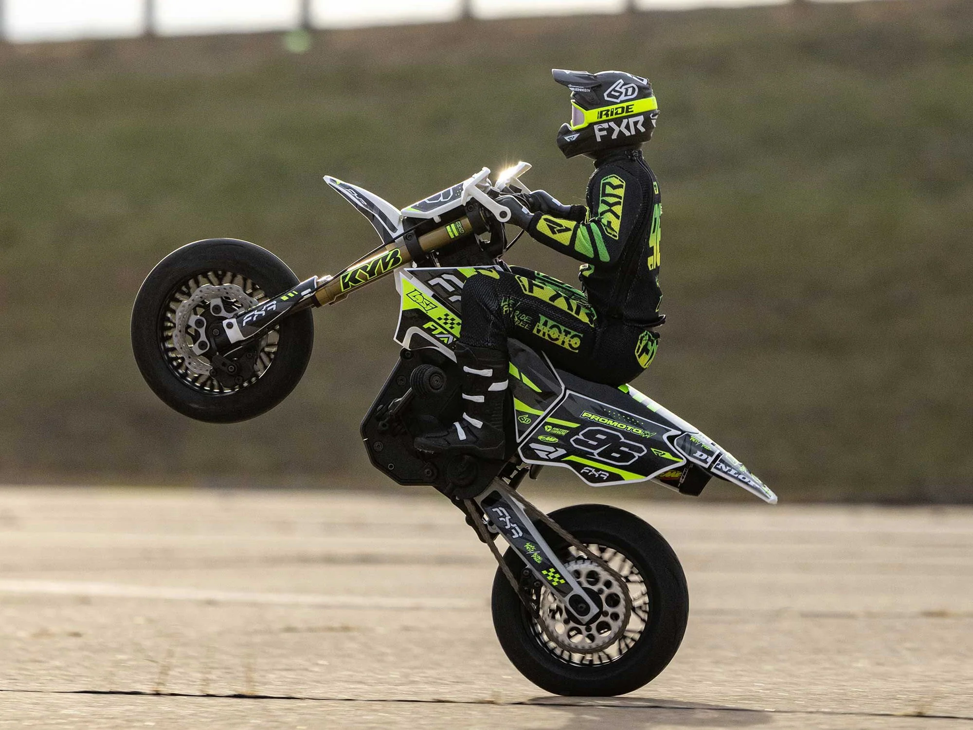 1/4 Promoto-SM FXR Supermoto Motorcycle RTR Basic - LOS2272 - Image 20