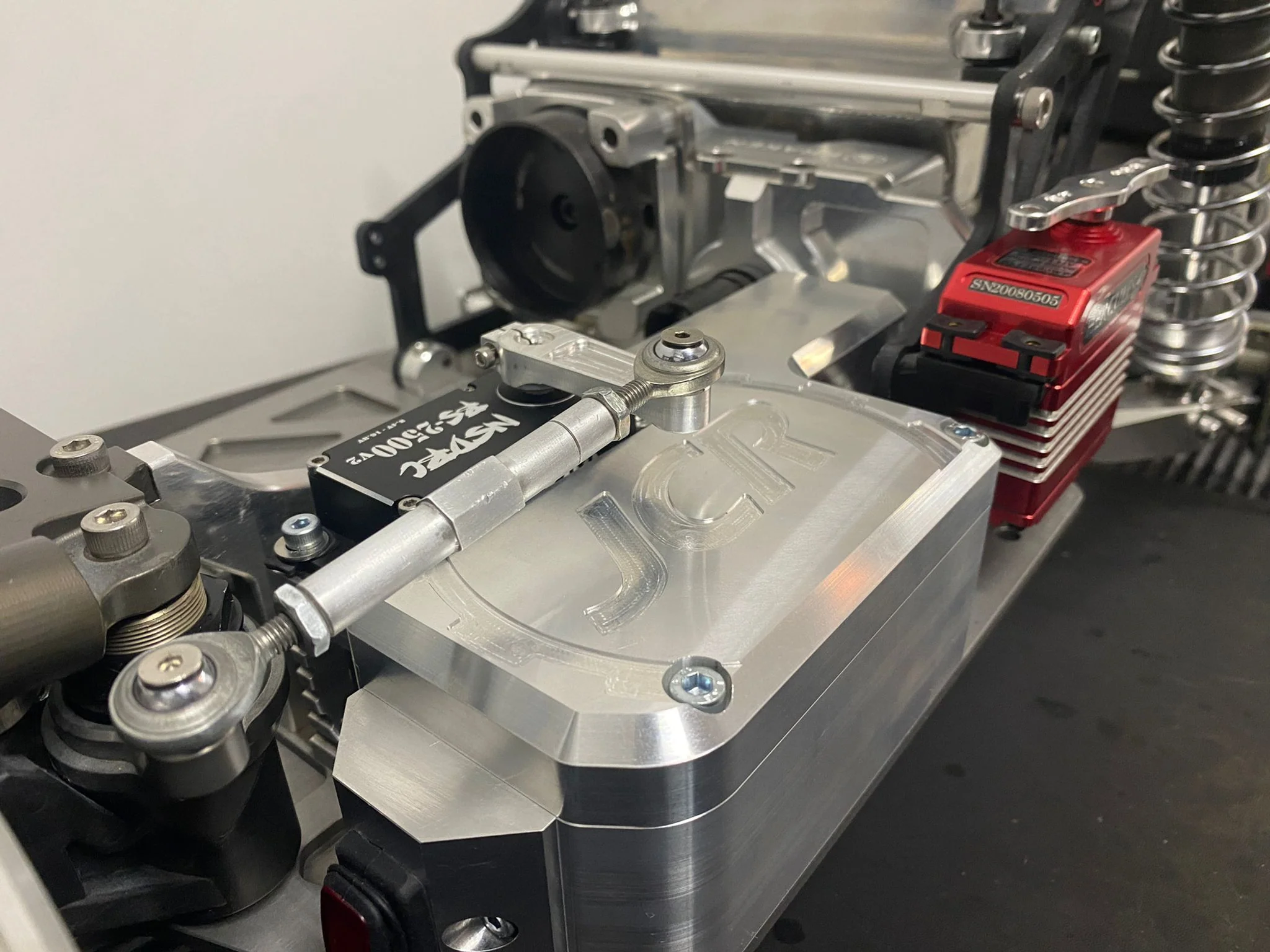 Johnny Crash XL Kraken Vekta Billet Battery Box 2.0 (plus servo stands) - Image 3