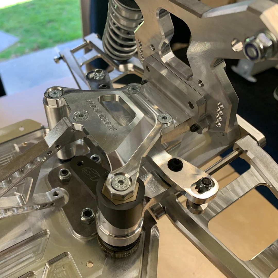 TAYLOR Losi 5T & 5ive 2.0 Front Top Chassis Brace - Image 6
