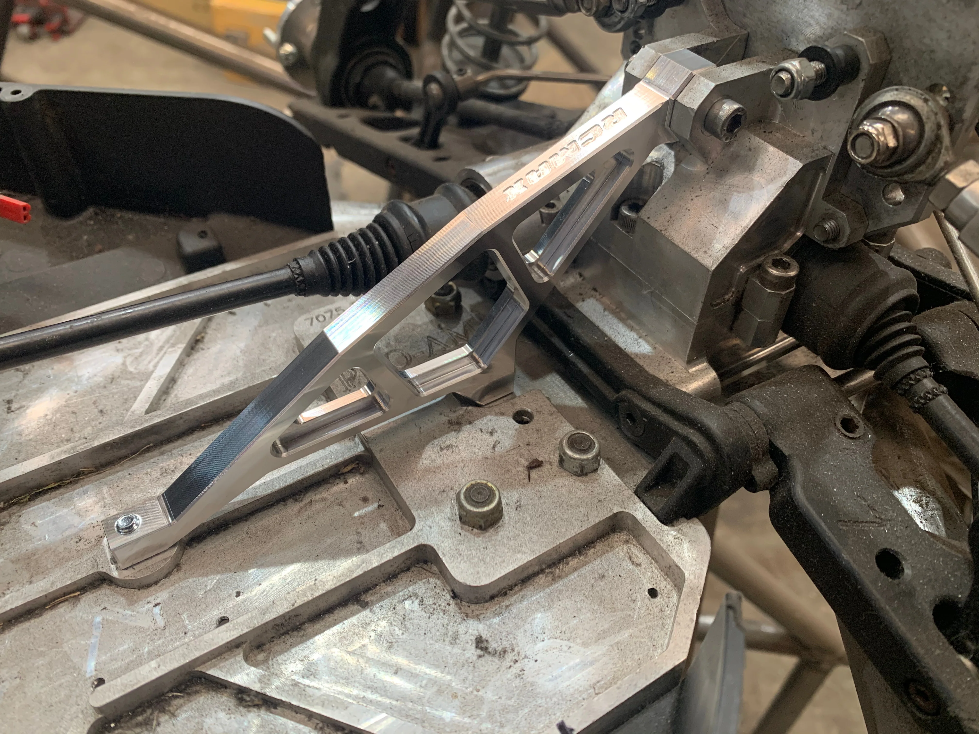 TAYLOR Losi 5T & 5ive 2.0 Rear Chassis Brace - Image 4